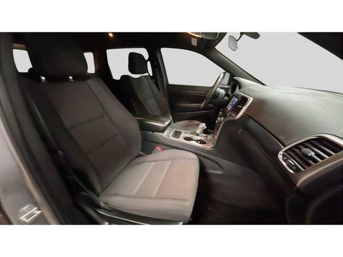 Used 2019 Jeep Grand Cherokee Laredo image 16
