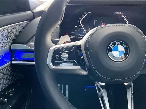 Used 2023 BMW 760i xDrive image 24