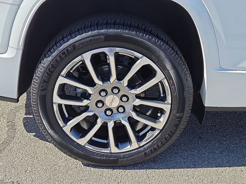 Certified 2020 GMC Acadia Denali w/ LPO, Floor Liner Package image 7