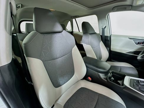 Used 2020 Toyota RAV4 XLE w/ Convenience Package image 26