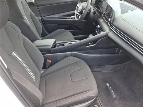 Certified 2025 Hyundai Elantra Hybrid FWD image 19