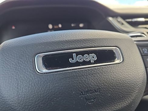 Certified 2025 Jeep Grand Cherokee Limited image 28