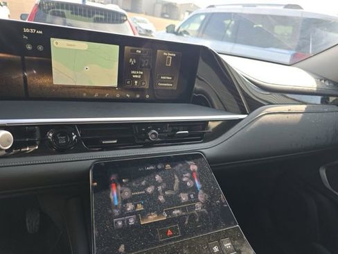 Used 2025 INFINITI QX80 Sensory image 11