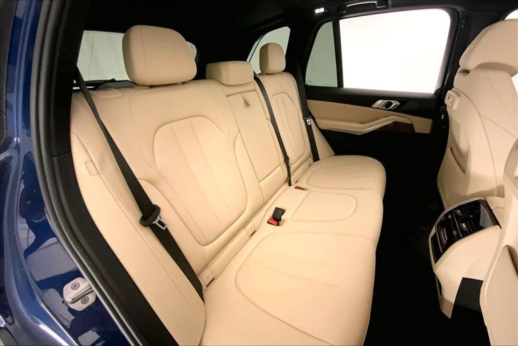 Used 2022 BMW X5 xDrive40i w/ Premium Package AWD/4WD image 15