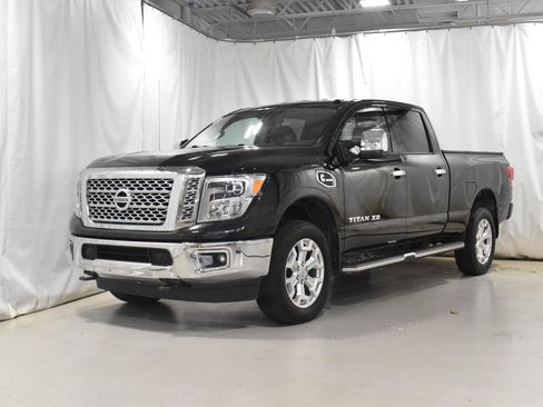 Used 2017 Nissan Titan SL image 1