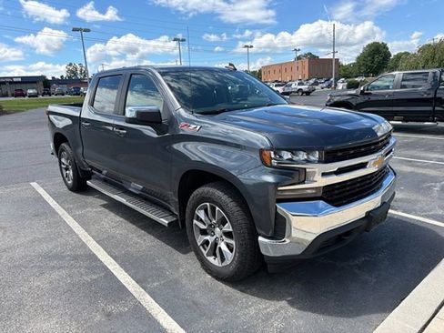 Used 2022 Chevrolet Silverado 1500 LT AWD/4WD image 4