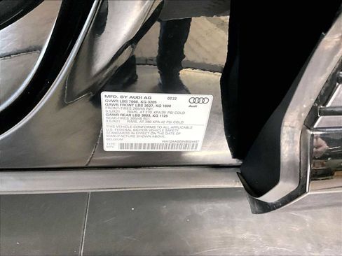 Used 2022 Audi e-tron Premium Plus image 36