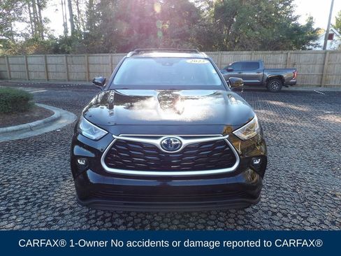 Used 2023 Toyota Highlander Bronze Edition image 2