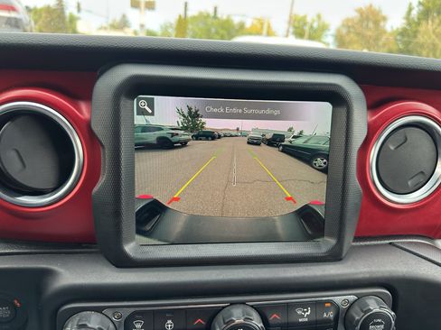 Used 2023 Jeep Gladiator Rubicon w/ Cold Weather Group AWD/4WD image 23