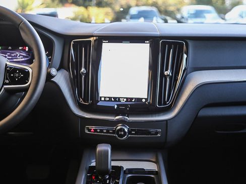 Used 2025 Volvo XC60 B5 Plus image 14