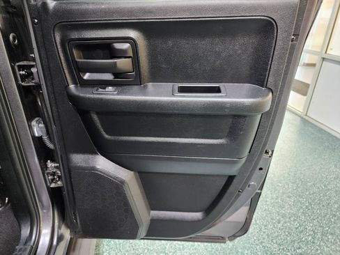 Used 2017 RAM 1500 Express AWD/4WD image 23