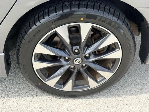 Used 2017 Nissan Sentra SR w/ SR Premium Technology Package FWD image 7