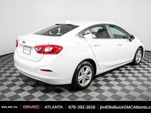 Used 2017 Chevrolet Cruze LT image 3