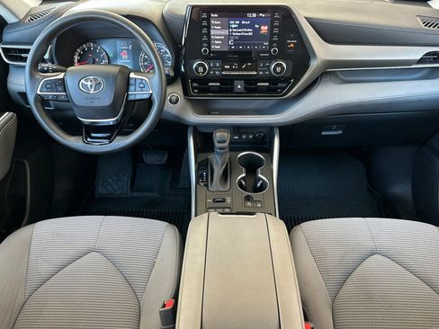 Used 2021 Toyota Highlander L AWD/4WD image 15