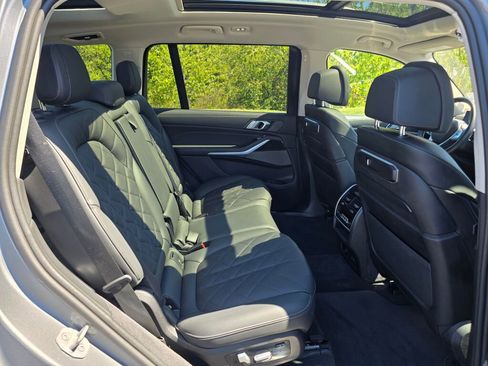 Used 2024 BMW X7 xDrive40i image 44