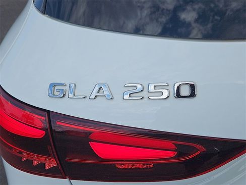 Certified 2025 Mercedes-Benz GLA 250 4MATIC image 14