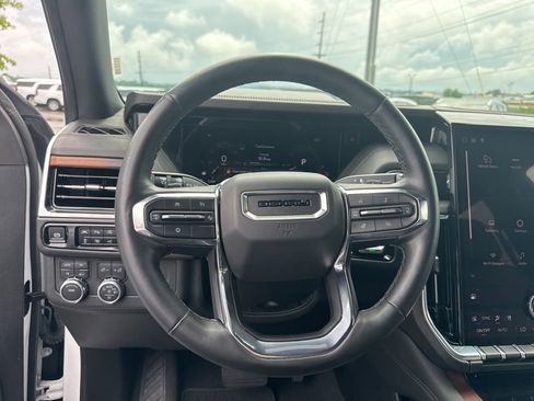 Used 2025 GMC Yukon Denali AWD/4WD image 14