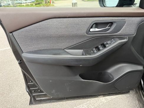 Used 2023 Nissan Rogue SV FWD image 9
