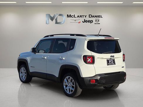 Used 2017 Jeep Renegade Latitude image 4
