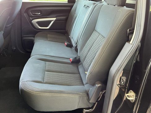 Used 2018 Nissan Titan SV image 28