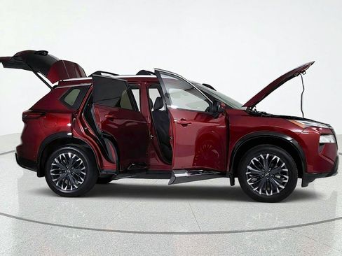 Used 2025 Nissan Rogue Platinum FWD image 15