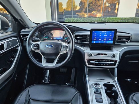 Used 2022 Ford Explorer XLT w/ Equipment Group 202A image 24