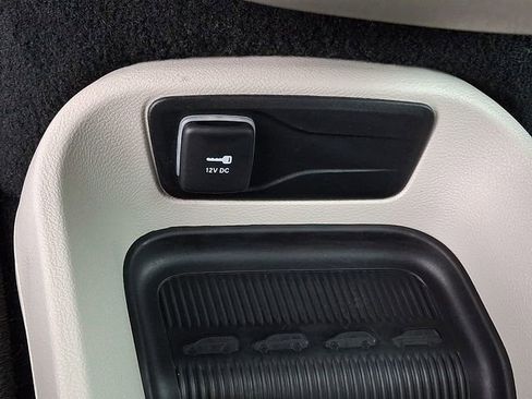 Certified 2024 Chrysler Pacifica Touring-L FWD image 27