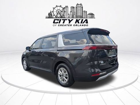 Certified 2023 Kia Carnival LX FWD image 3