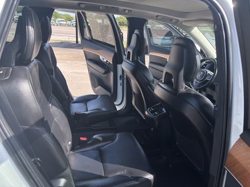 Used 2021 Volvo XC90 T6 Momentum w/ Advanced Package AWD/4WD image 18