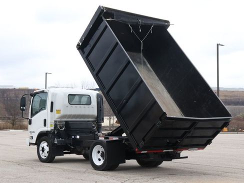 Used 2020 Isuzu NPR image 46