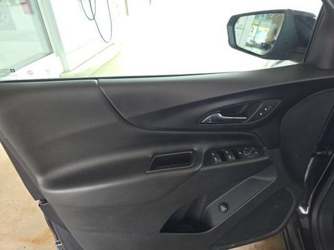 Used 2020 Chevrolet Equinox LT AWD/4WD image 16