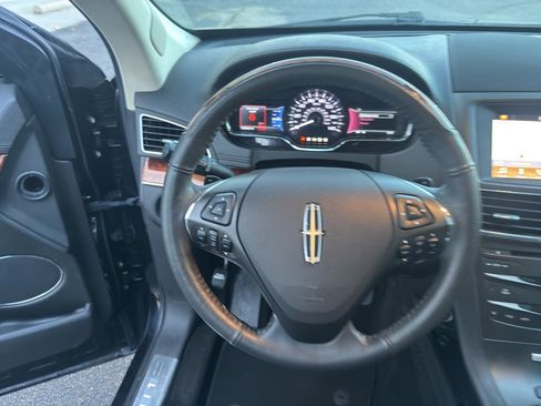 Used 2019 Lincoln MKT AWD image 14