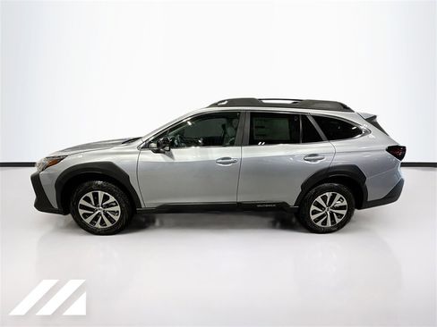 Used 2025 Subaru Outback Premium image 8