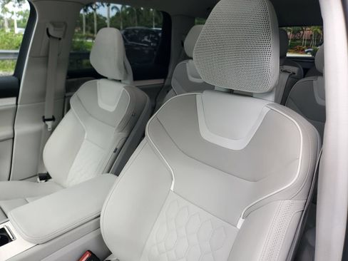 Certified 2025 Volvo EX90 Ultra AWD/4WD image 19
