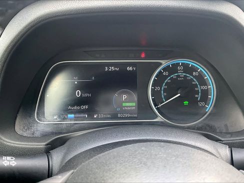 Used 2018 Nissan Leaf SV w/ SV Technology Package image 17