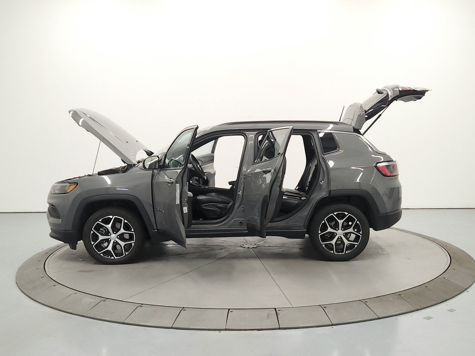 Used 2024 Jeep Compass Latitude AWD/4WD image 13