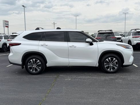 Used 2026 Toyota Highlander XLE AWD/4WD image 4