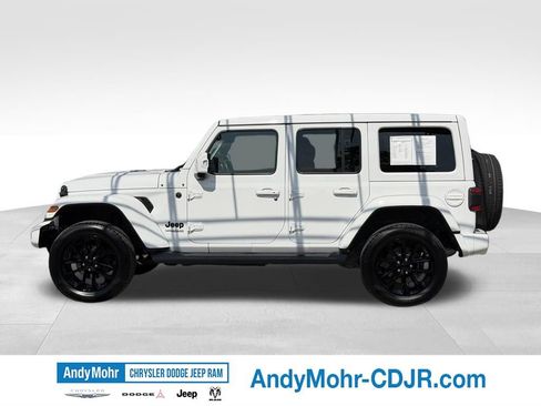 Used 2022 Jeep Wrangler Unlimited Sahara AWD/4WD image 4