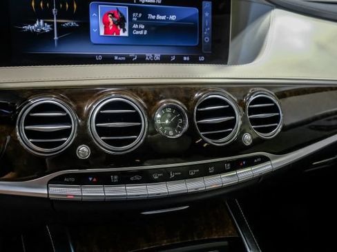 Used 2019 Mercedes-Benz S 560 4MATIC Sedan image 32