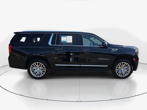 Used 2023 GMC Yukon XL Denali w/ Denali Reserve Package image 4