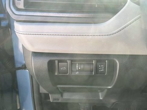 Used 2025 Subaru Forester Premium w/ Convenience Package #2 AWD/4WD image 8
