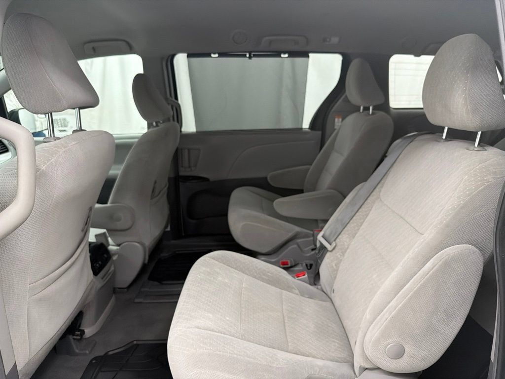 Used 2019 Toyota Sienna LE FWD image 21