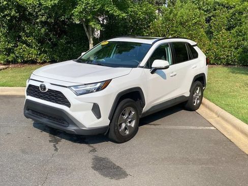Used 2022 Toyota RAV4 XLE w/ Convenience Package AWD/4WD image 3