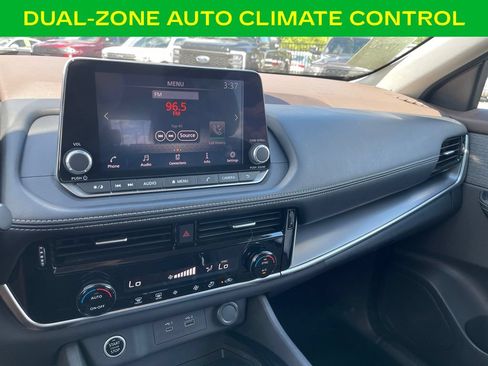 Used 2022 Nissan Rogue SV AWD/4WD image 18