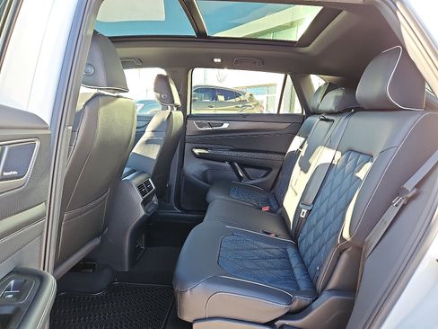 New 2026 Volkswagen Atlas Cross Sport SEL Premium R-Line image 11