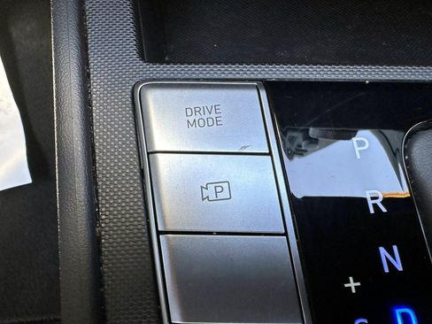Used 2023 Hyundai Elantra SE FWD image 24