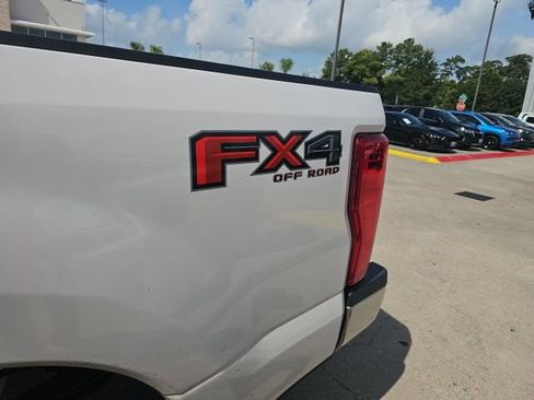 Used 2017 Ford F250 Lariat w/ Lariat Value Package AWD/4WD image 4