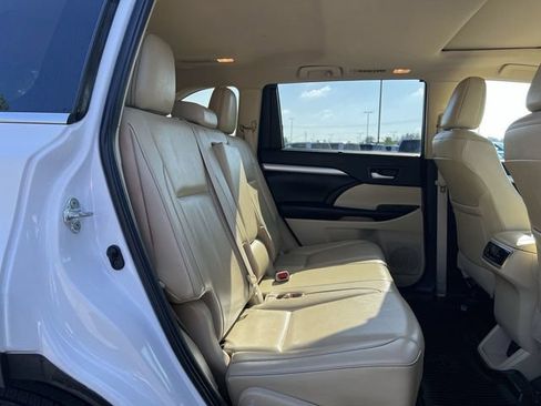 Used 2019 Toyota Highlander XLE AWD/4WD image 26