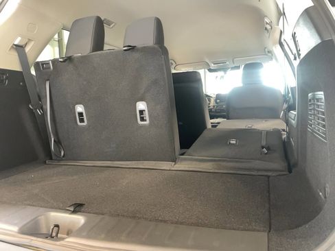 Used 2025 Nissan Pathfinder S AWD/4WD image 21