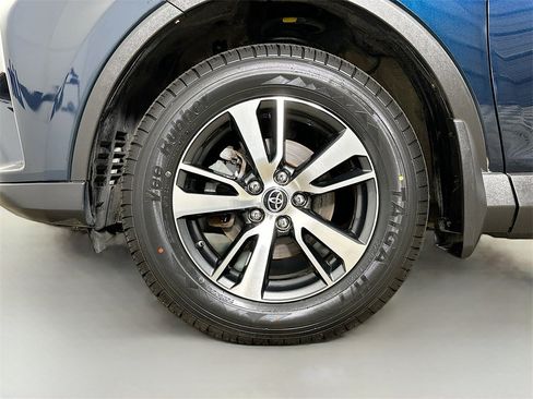 Used 2018 Toyota RAV4 XLE image 38